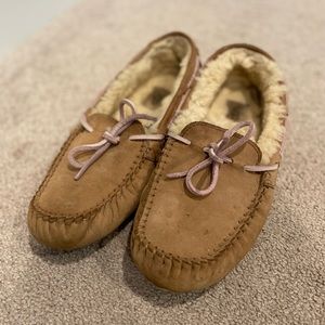UGG Dakota Moccasin Womens Size 9
